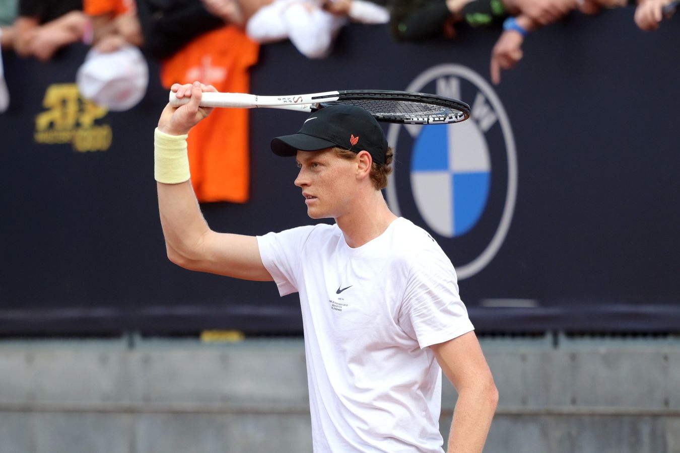 «Это ирония, а не нападение». Итальянский рэпер оправдался за сравнение Синнера с Гитлером